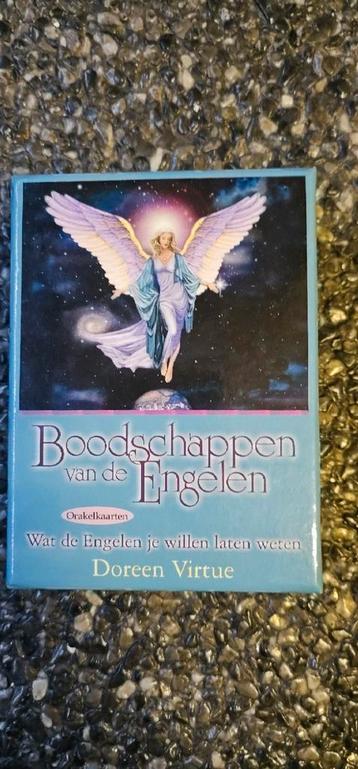 Boodschappen van de engelen. Orakelkaarten en boekje.  beschikbaar voor biedingen