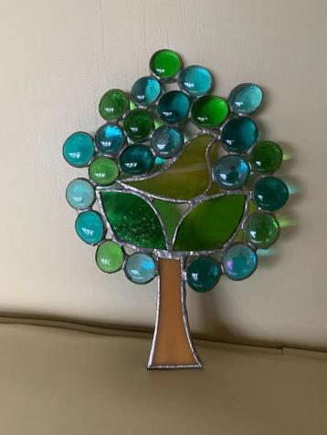 levensboom met kleine vogel glas in lood H 18 cm, B 13 cm beschikbaar voor biedingen