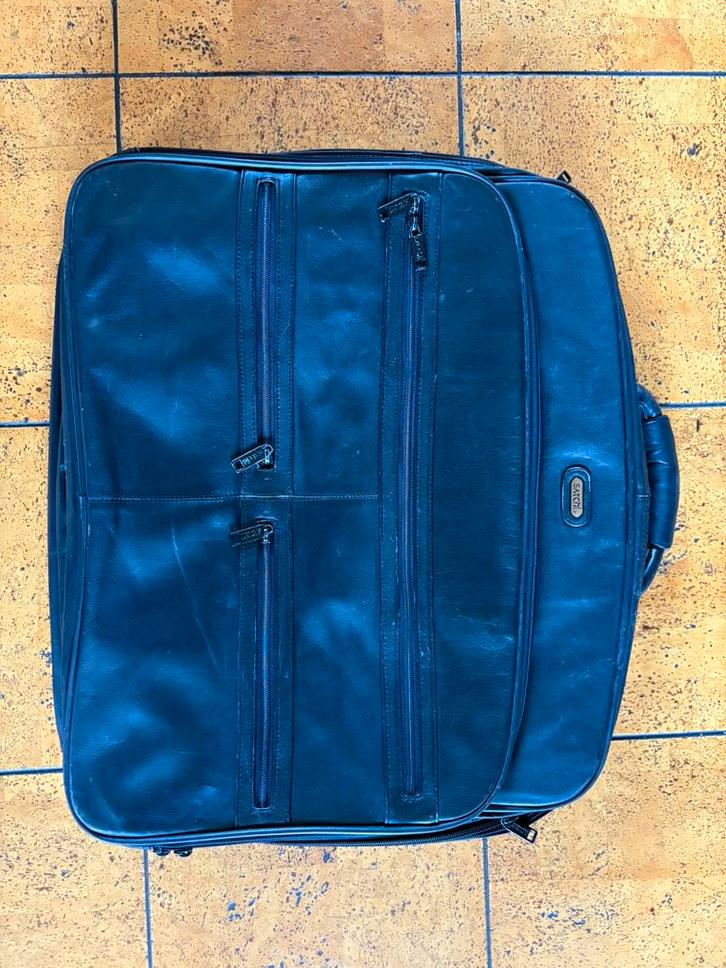 Travel kledingtas lederen in top-staat!, Kleding | Heren, Overige Herenkleding, Zo goed als nieuw, Ophalen