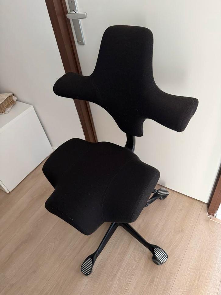 HÅG Capisco 8106 Bureaustoel Hoge Gasveer, Huis en Inrichting, Bureaustoelen, Zo goed als nieuw, Bureaustoel, Zwart, Ergonomisch