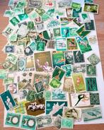 100 groene postzegels vintage snailmail journal, Buitenland, Verzenden