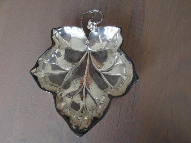 Schaal in bladvorm. Verguld., Antiek en Kunst, Antiek | Schalen, Ophalen of Verzenden