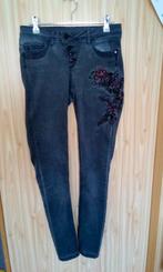 Spijkerbroek met bloem borduursel maat 34, Ophalen of Verzenden, W27 (confectie 34) of kleiner, Grijs, Gedragen