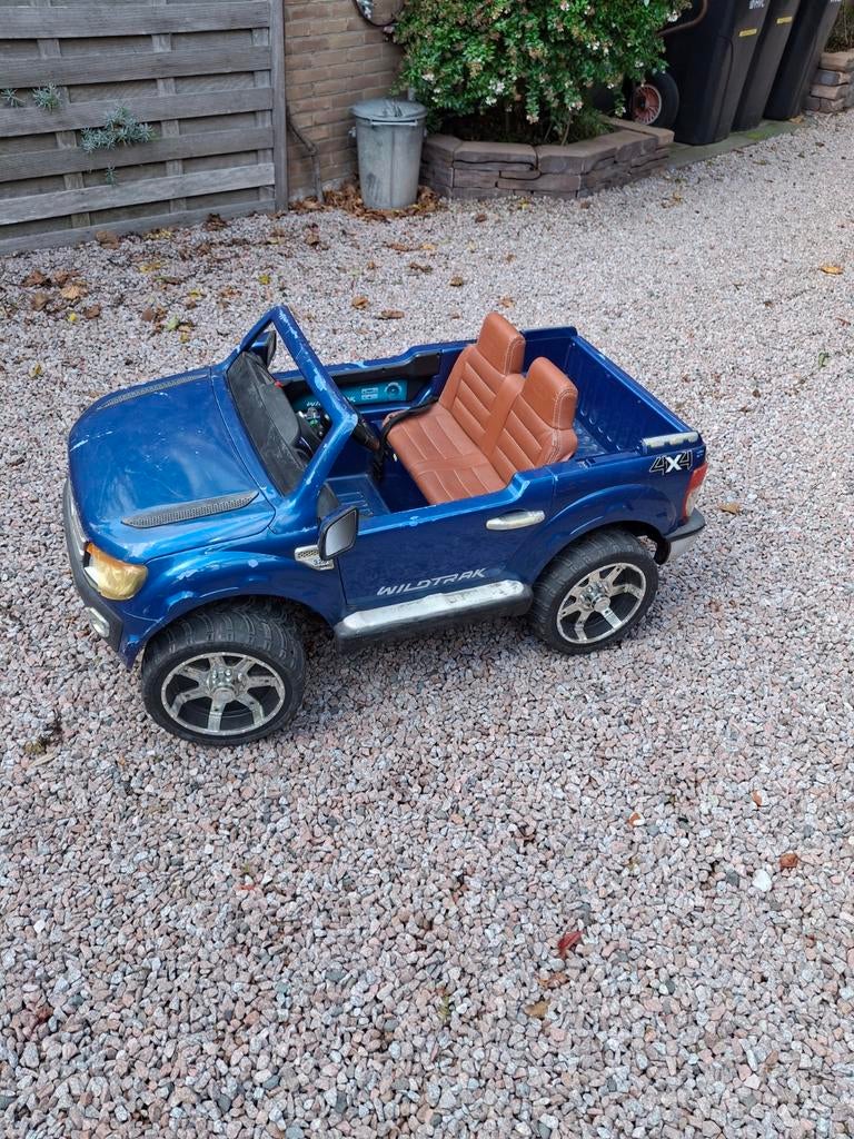 Elektriche kinder auto  2 zitter, Ophalen, Gebruikt
