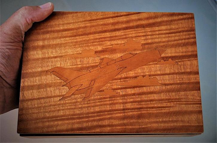 Jet Vliegtuig Straaljager Mig 21 Trench art Houten Kist, Antiek en Kunst, Curiosa en Brocante, Ophalen of Verzenden