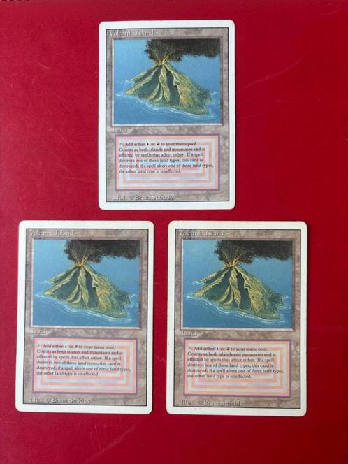 Volcanic Island Revised Magic the Gathering MTG, Hobby en Vrije tijd, Verzamelkaartspellen | Magic the Gathering, Gebruikt, Losse kaart