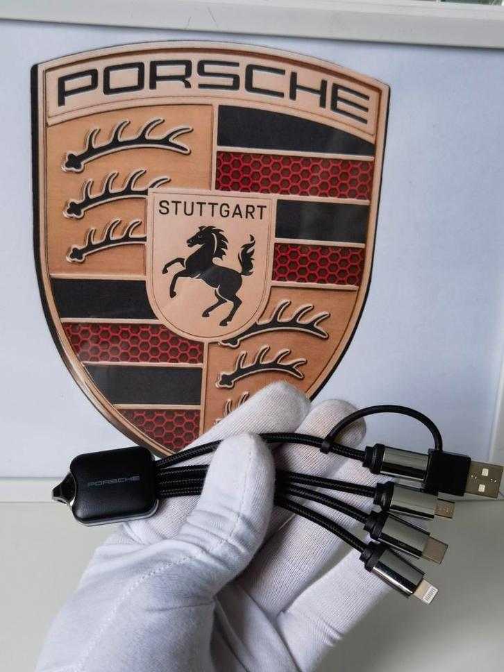 Nieuw origineel porsche multi kabels

3 in 1 micro usb kabel, Muziek en Instrumenten, Kabels en Stekkers, Nieuw, Apparatuur, Ophalen of Verzenden