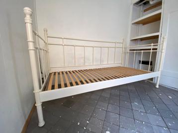 GRATIS IKEA bedframe inclusief lattenbodem - afbeelding 1