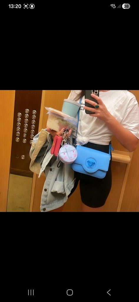Versace Lichtblauwe Leren Saddlebag, Sieraden, Tassen en Uiterlijk, Tassen | Damestassen, Ophalen of Verzenden