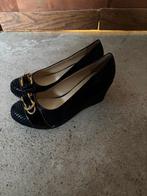 Zwarte pumps met hak en gouden details, Kleding | Dames, Schoenen, Ophalen of Verzenden, Zo goed als nieuw, Zwart, Pumps