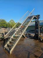 Stalen trap met bordes gegalv. Hoog 3,5 mtr. Nob087, Doe-het-zelf en Verbouw, Ladders en Trappen, Ophalen, Zo goed als nieuw, 2 tot 4 meter