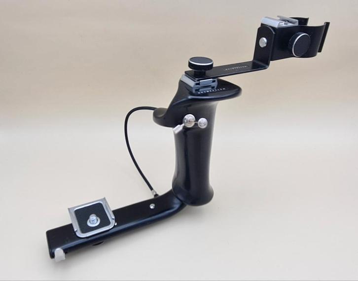 Hasselblad Flashgun bracket grip 500C / 500CM + Extension, Verzamelen, Fotografica en Filmapparatuur, Ophalen of Verzenden