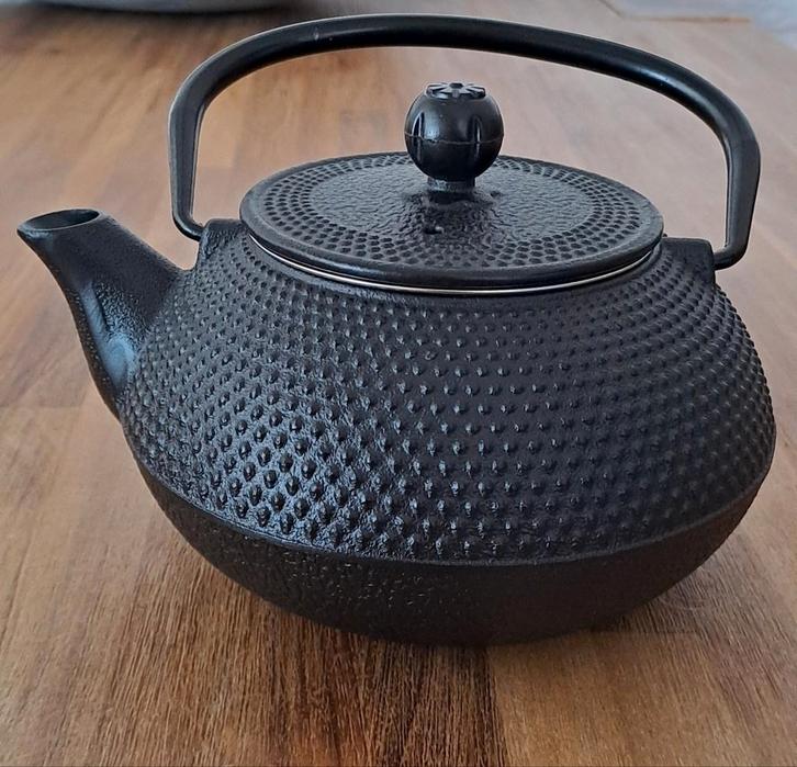 Gietijzeren theepot met zeef
Zwart, Huis en Inrichting, Keuken | Potten en Pannen, Nieuw, Koekenpan of Braadpan, Gietijzer, Ophalen