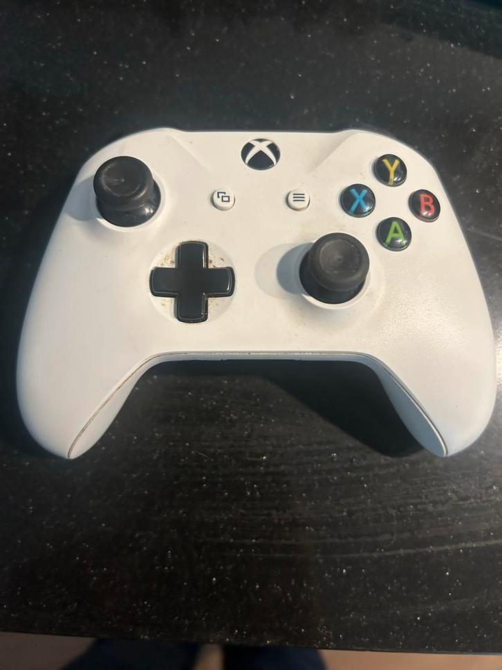 Xbox Controller + Oplaadbare Accu, Spelcomputers en Games, Spelcomputers | Overige Accessoires, Gebruikt, Ophalen of Verzenden