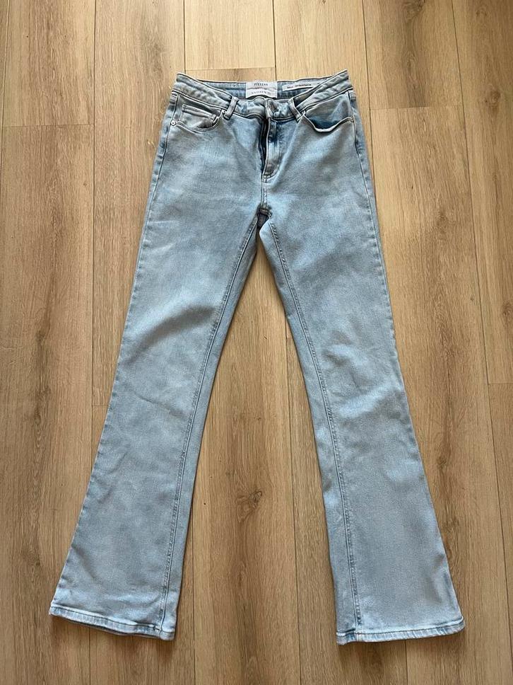 Pieszak toffe lichtblauwe jeans midwaist flair 28 (als 29), Kleding | Dames, Spijkerbroeken en Jeans, Zo goed als nieuw, W30 - W32 (confectie 38/40)