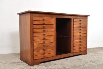 Diverse vintage ladekast kast industriële kasten dressoir beschikbaar voor biedingen