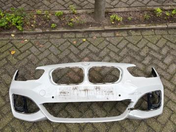 BMW M 1 Serie 2017 voorbumper licht beschadigd ! beschikbaar voor biedingen