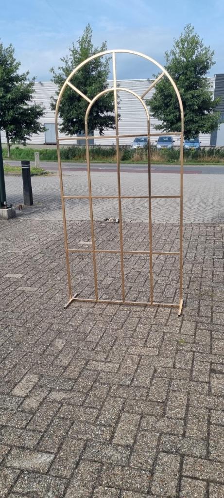 ✨ Gouden Metalen Backdrop / Boog (€150,-), Hobby en Vrije tijd, Feestartikelen | Verhuur, Zo goed als nieuw, Geboorte of Huwelijk
