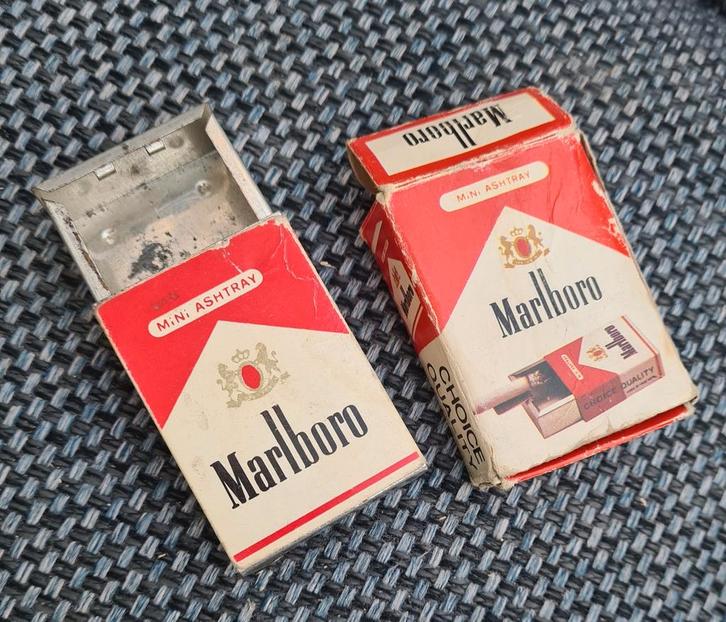 Vintage mini MARLBORO asbakje in DOOSJE, Verzamelen, Rookartikelen, Aanstekers en Luciferdoosjes, Gebruikt, Asbak, Ophalen of Verzenden