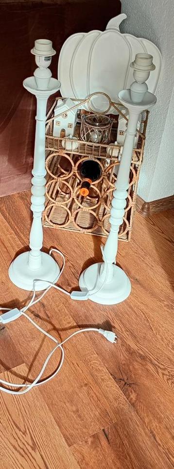 Witte lampenvoeten 77 cm  beschikbaar voor biedingen