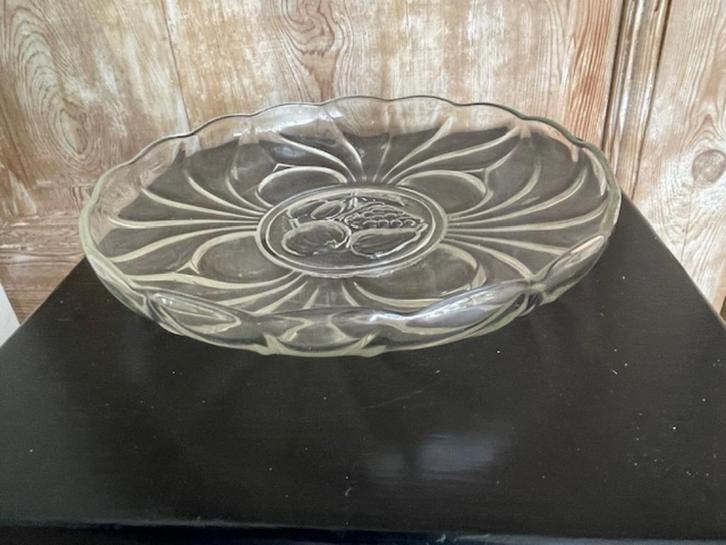 Grote glazen fruitschaal. Schaal van glas fruit. Vintage., Huis en Inrichting, Woonaccessoires | Schalen en Manden, Zo goed als nieuw