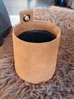 Leuk leren bloempotje met plastic binnenpot, Ophalen, Overige materialen, Gebruikt, Rond
