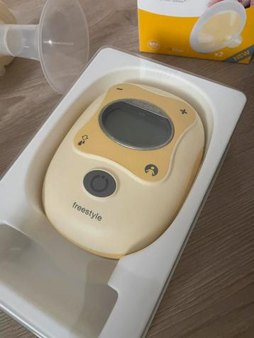 Medela Freestyle kolf met toebehoren beschikbaar voor biedingen