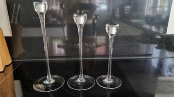 3 glazen kandelaars beschikbaar voor biedingen