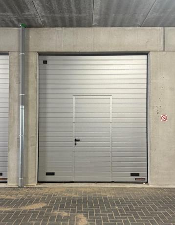 Garagebox/opslag met inloopdeur op toplocatie te huur beschikbaar voor biedingen