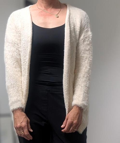 vest fluffy crèmekleurig NIEUW maat M 38, Kleding | Dames, Truien en Vesten, Nieuw, Maat 38/40 (M), Ophalen of Verzenden