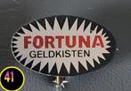 Speldje Fortuna  Geldkisten, Verzamelen, Speldjes, Pins en Buttons, Ophalen of Verzenden, Gebruikt, Overige onderwerpen