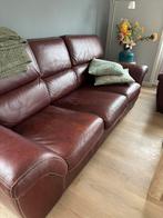Rode 2 en 3 zit bank (lederlook), Huis en Inrichting, Ophalen, Zo goed als nieuw