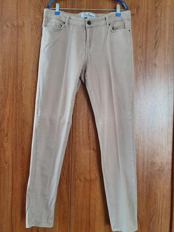 Zandkleurige dames lange broek maat 40 beschikbaar voor biedingen