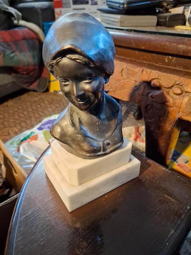Bronzen buste van een meisje op marmeren sokkel, Antiek en Kunst, Kunst | Beelden en Houtsnijwerken, Ophalen of Verzenden