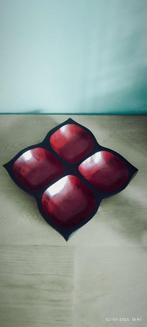 Vintage retro serveerschaal van hout zwart bordeaux rood, Gebruikt, Schaal, Ophalen of Verzenden, Overige vormen