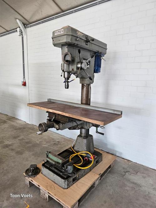 Boor / Freesmachine  / kolomboormachine, Doe-het-zelf en Verbouw, Gereedschap | Boormachines, Gebruikt, Overige typen, 600 watt of meer