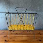 OPRUIMING Vintage Frans design krantenrek jaren 50 60, Huis en Inrichting, Gebruikt, Draadstaal, Ophalen of Verzenden, Plastic