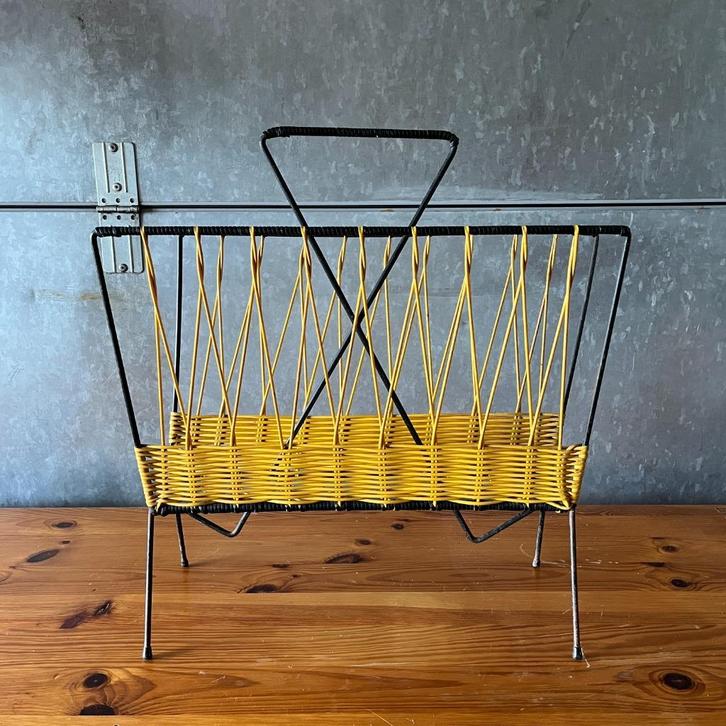OPRUIMING Vintage Frans design krantenrek jaren 50 60, Huis en Inrichting, Woonaccessoires | Krantenbakken en Lectuurbakken, Gebruikt