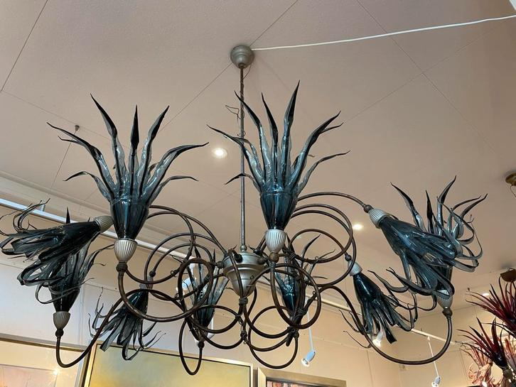 Kroonluchter, de laatste blauw/grijze Queens Gallery, Huis en Inrichting, Lampen | Kroonluchters, Gebruikt, Kunststof, Metaal