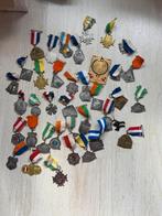 34 wandel medailles uit de 70 jaren, Verzamelen, Speldjes, Pins en Buttons, Ophalen, Zo goed als nieuw, Overige onderwerpen