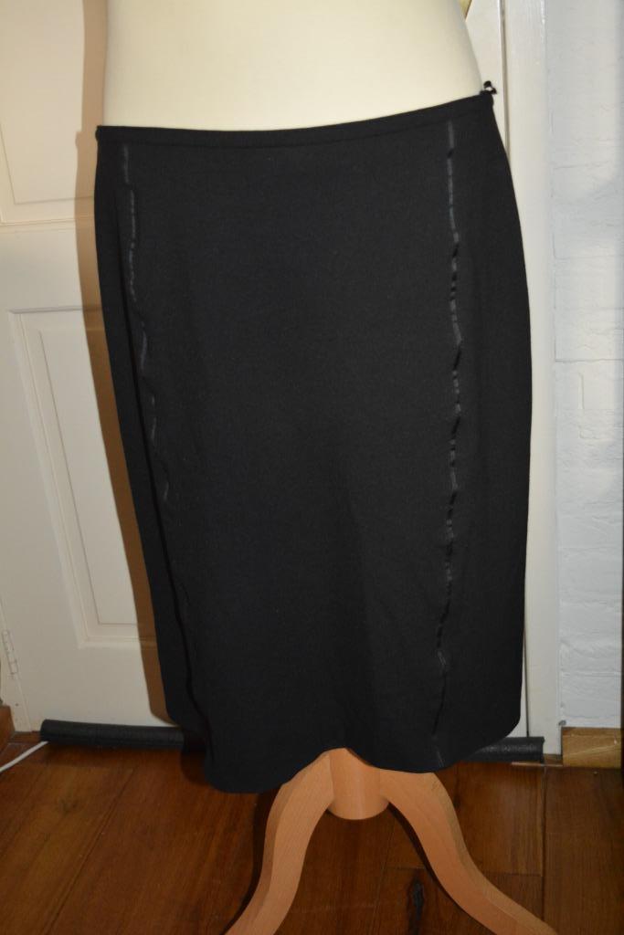 Basler, mooie nette zwarte rok, maat 42, Kleding | Dames, Rokken, Zo goed als nieuw, Maat 42/44 (L), Zwart, Knielengte, Ophalen of Verzenden