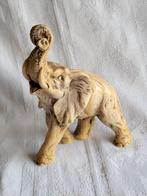 Witte olifant met slagtanden, Verzamelen, Beelden en Beeldjes, Ophalen of Verzenden, Zo goed als nieuw, Dier