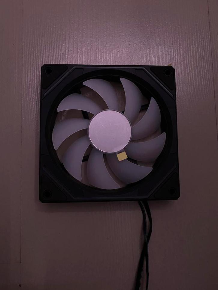 4x RGB Fans - Lian Li Stijl - 4 Pins, Computers en Software, Computerkoelers, Nieuw, Luchtkoeling, Ophalen