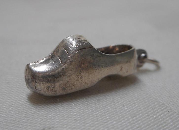 Zilveren vintage bedel klomp nr.1184, Sieraden, Tassen en Uiterlijk, Bedels, Gebruikt, Overige merken, Zilver, 1 bedel, Verzenden