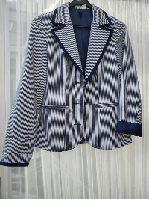 Blazer H & M. maat 38. Blauw/Wit gestreept, Kleding | Dames, Jasjes, Kostuums en Pakken, Zo goed als nieuw, Maat 38/40 (M), Blauw