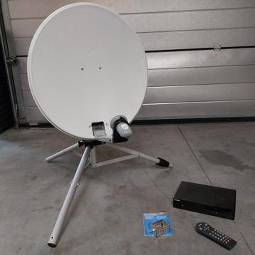 Satellietset met ontvanger en accessoires beschikbaar voor biedingen