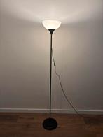 Zwarte vloerlamp met plastic kap, Ophalen, Zo goed als nieuw, Metaal, 150 tot 200 cm