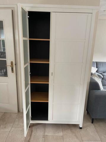 Witte Kast met Planken en Glazen Deur beschikbaar voor biedingen