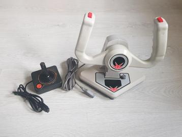 Atari en flightstick joystick  beschikbaar voor biedingen