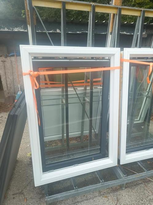 4 x Kunststof kozijnen . draaikiepraam en glas en horren., Doe-het-zelf en Verbouw, Kozijnen en Schuifpuien, Raamkozijn, Kunststof
